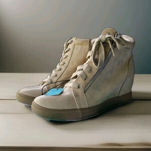 Maurices Beige Heeled Boots with Zipper